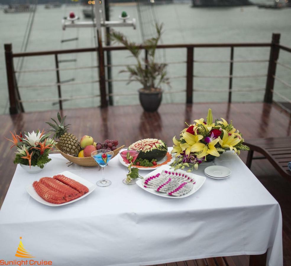 Hotel Legend Cruise Hạ Long Exterior foto